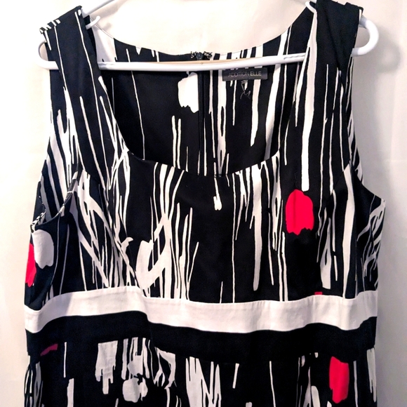 Black & White & Red Sheath Dress - Additional Elle - Picture 4 of 8